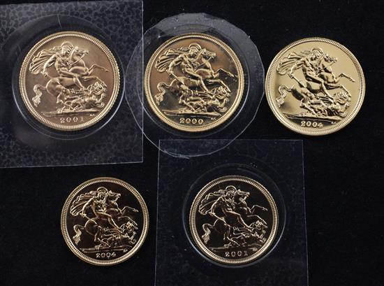 Three gold full sovereigns, 2000, 2001 & 2004 and two gold half sovereigns, 2001 & 2004.